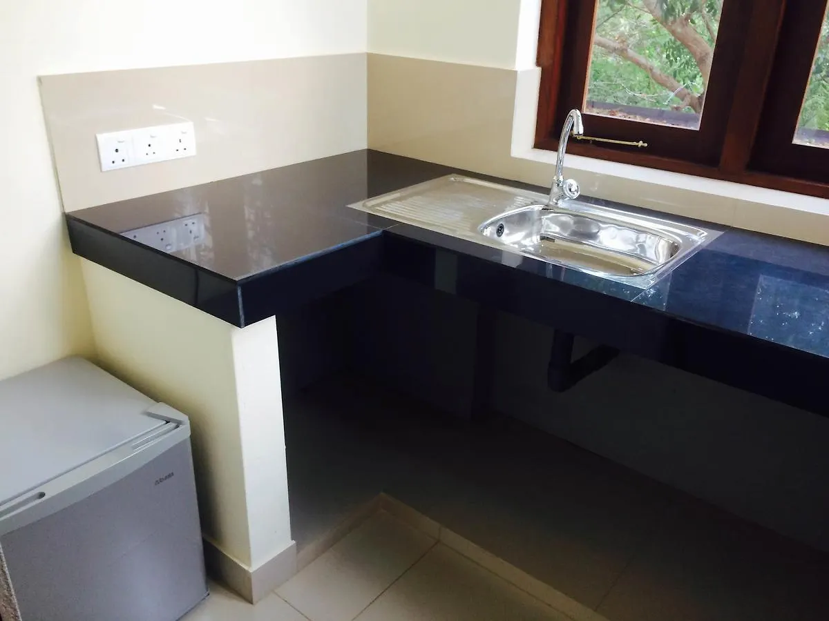 Sea Breeze Deluxe Inn Негомбо Гостевой дом