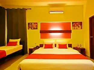Sea Breeze Deluxe Inn Негомбо Гостевой дом